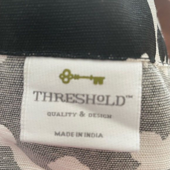 Threshold drapes - Picture 3 of 3